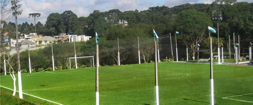 Campo gramado do clube